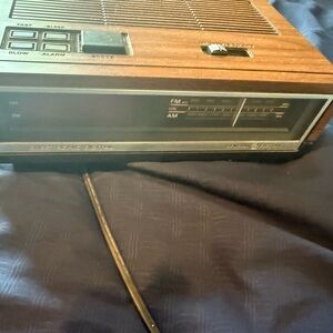 Vintage Electronic Digital AM/FM Radio General Electric